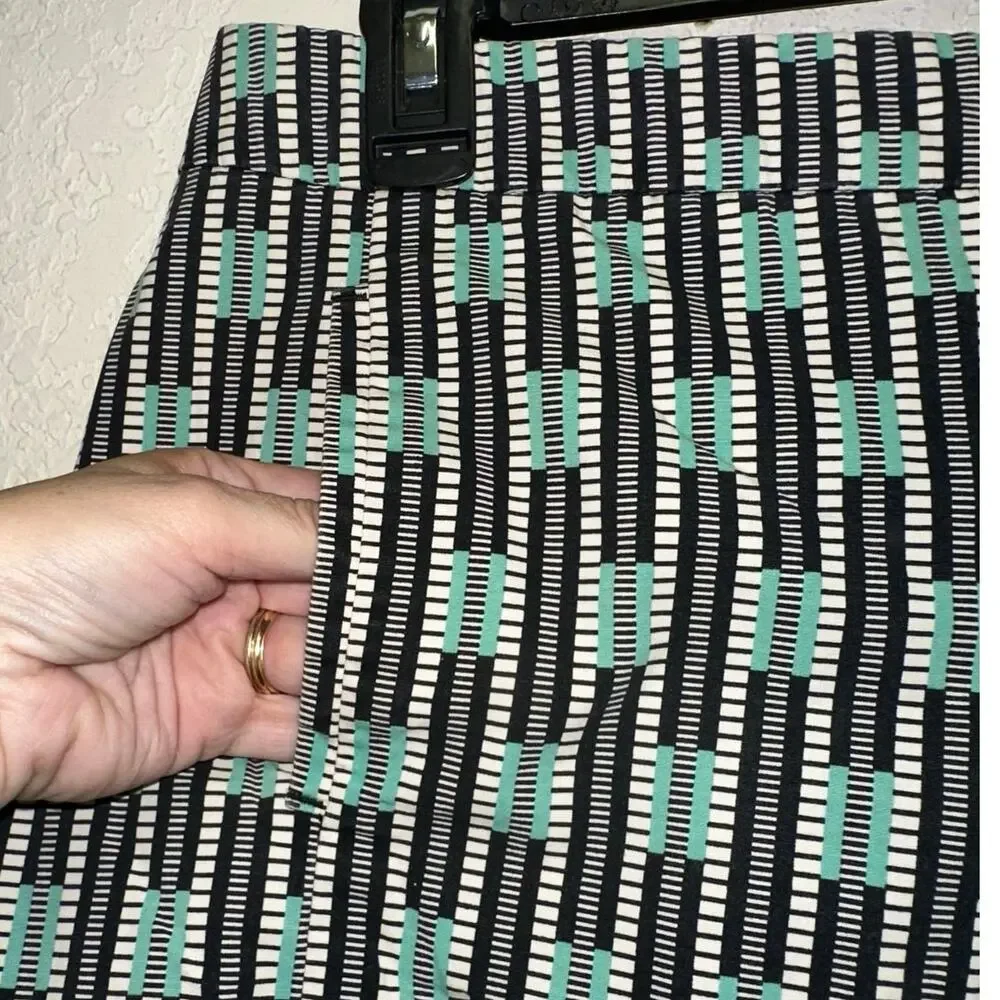 Gap Geometric Print Shorts Womens Size 8 Black White Mint Casual